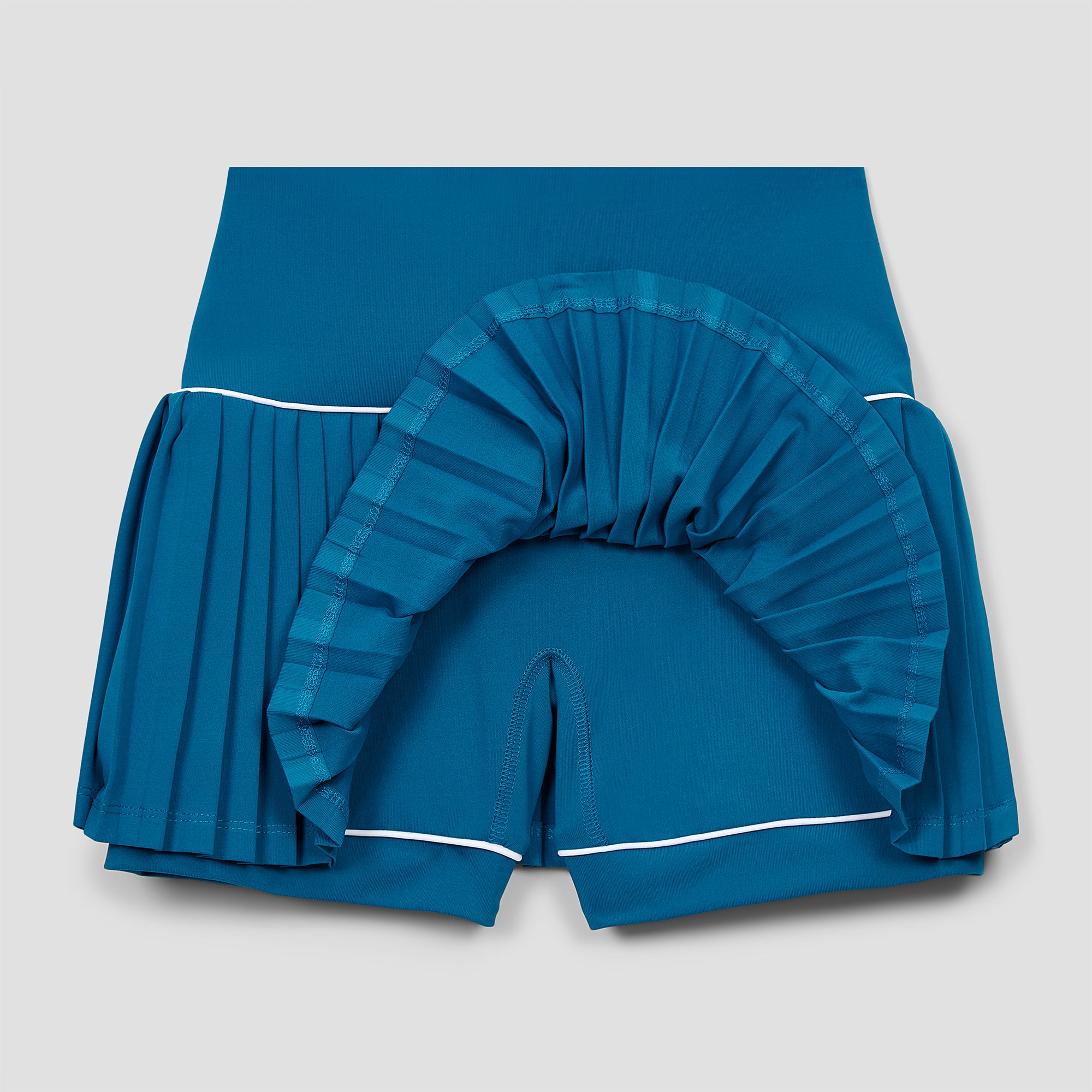 EXEAT Ralph Tennis Skirt Review (2026): Luxury British Pleated Padel Skirt 2 EXEAT Ralph tennis skirt styled with a white polo shirt on court